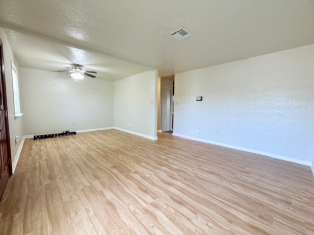 Building Photo - 5810 NW Oak Ave
