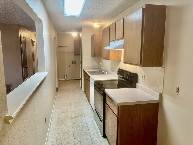 Building Photo - 1909 Cypress Pl