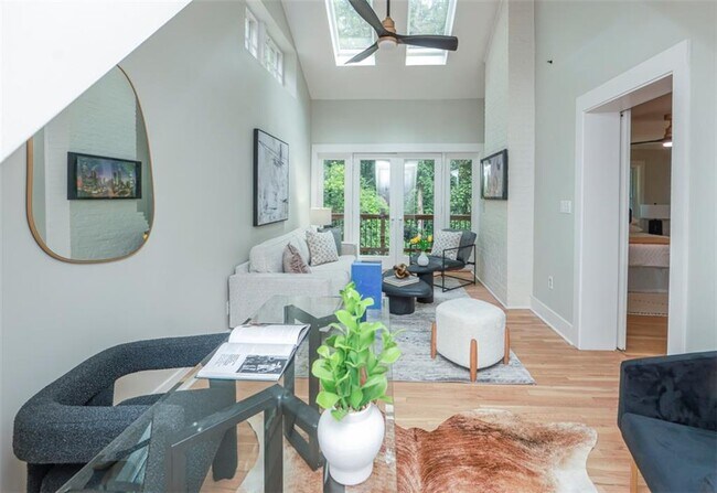 Building Photo - 2908 N Hills Dr NE