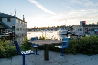 Building Photo - 2950 Fairview Ave E