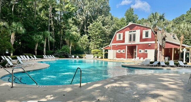 Building Photo - Three Bedroom, Townhome in The Farm!