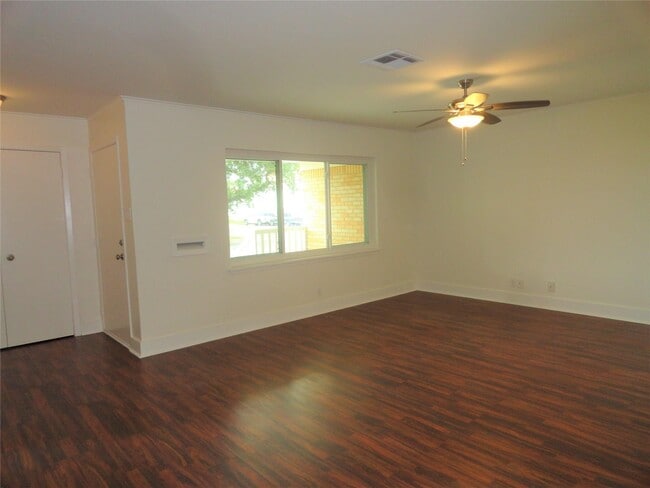 Building Photo - 2528 Avenue K