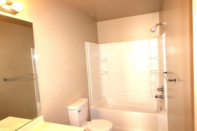 Building Photo - 4508 SE 77th St