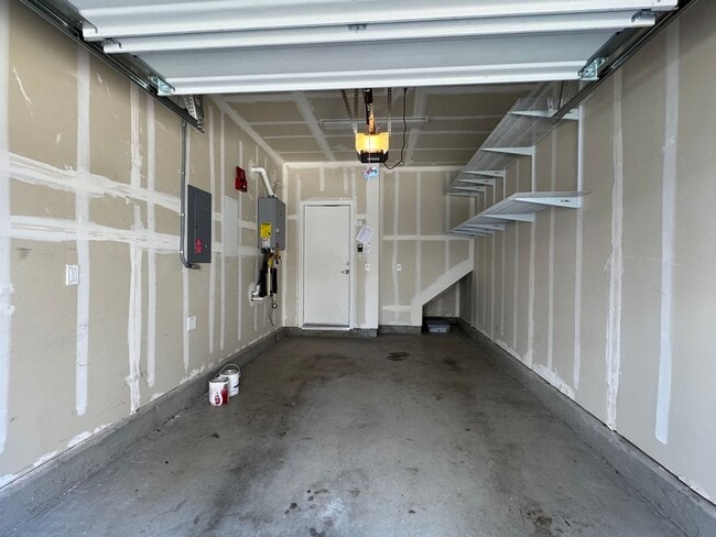 Building Photo - NEWER 2 BED, 2.5. BATH TOWNHOME IN BROADWAY AREA OF SACRAMENTO