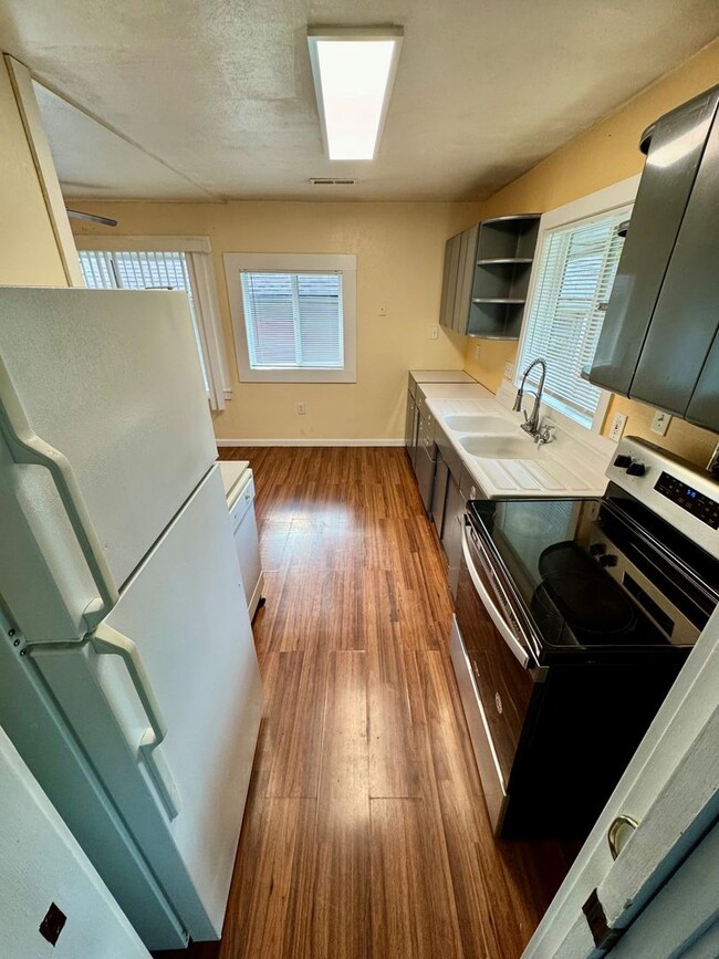 Building Photo - Pet-Friendly Home Conveniently Located Nea...