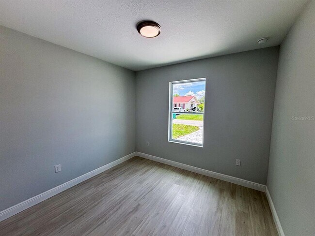 Building Photo - 302 Bamboo Dr
