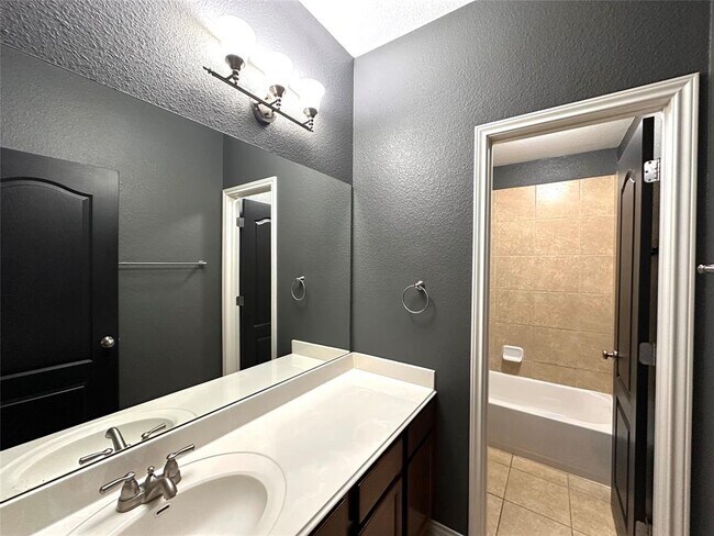 Building Photo - 4601 Tiddle Ln