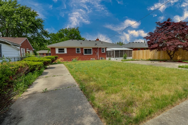 Building Photo - 2 bedroom 2 bath brick ranch
