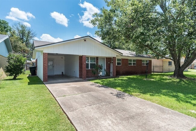 Building Photo - 1202 Wisteria St