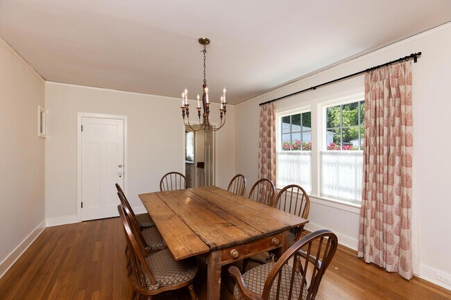 Building Photo - 1814 Anacapa St