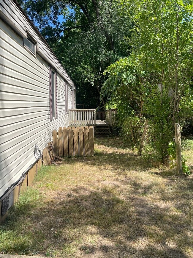 Building Photo - Available 8/6