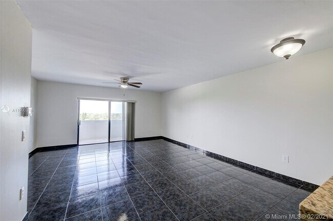 Building Photo - 110 S Shore Dr