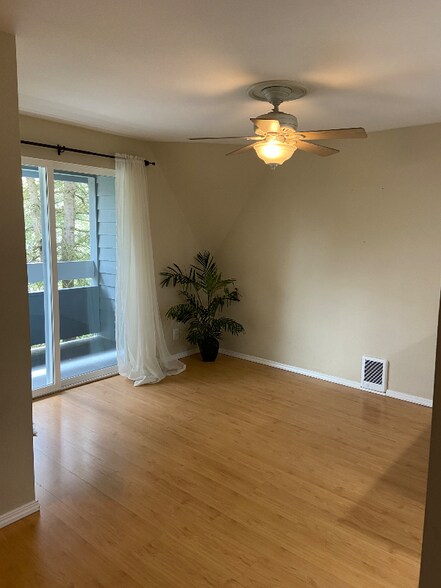 Building Photo - 9470 Redmond - Woodinville Rd NE