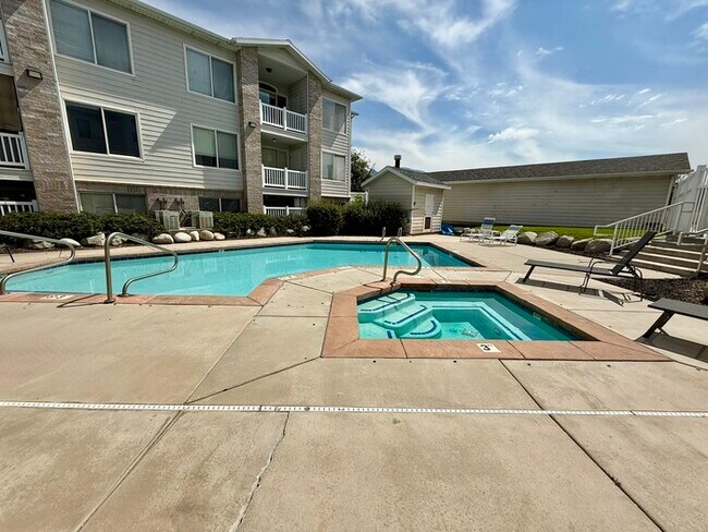 Building Photo - Murray Condo