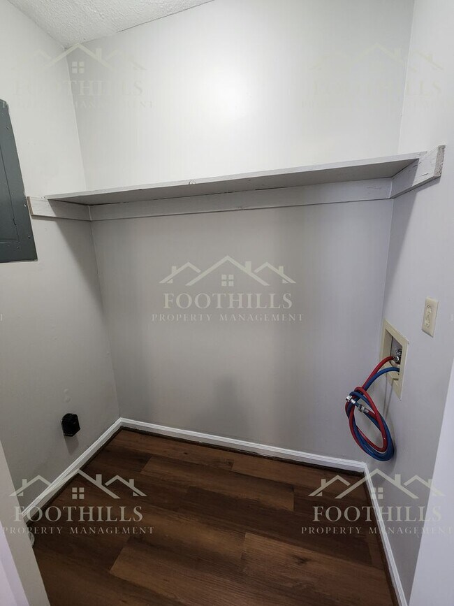 Building Photo - 108 Woodland Dr
