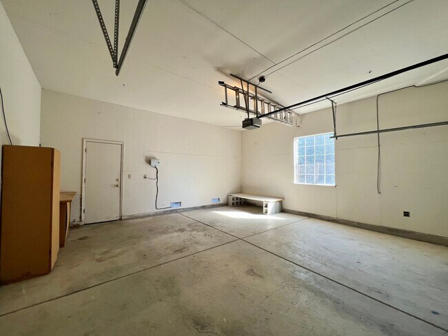Building Photo - 3 Bedroom, 2 Bathroom Popular North Napa Rancho Las Flores Area