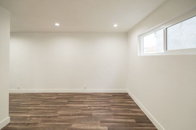 Building Photo - OPEN HOUSE TUESDAY 13,2025@ 6:30pm!       ...