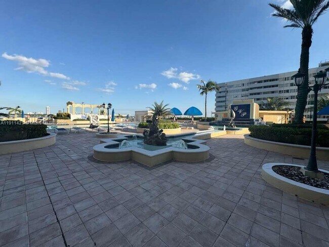 Building Photo - 7601 E Treasure Dr