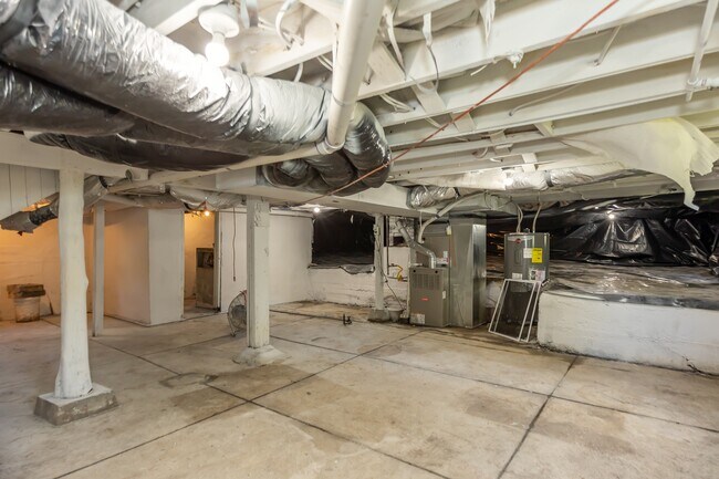 Building Photo - 207 N Leeds Ave