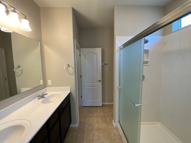 Building Photo - 3 Bedroom Single Story Home in Loma Colora...