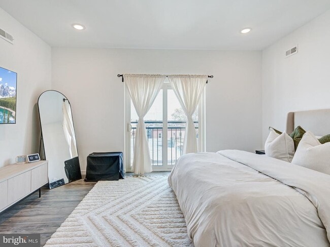 Building Photo - 1931 Colonial St