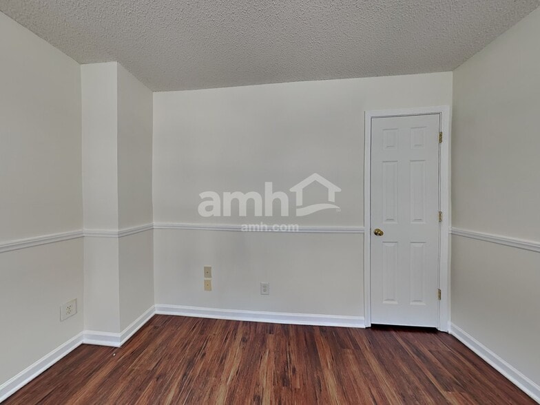 Building Photo - 539 Rockbridge Dr