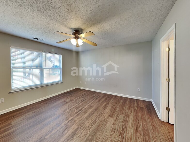 Building Photo - 3928 Edgeview Dr