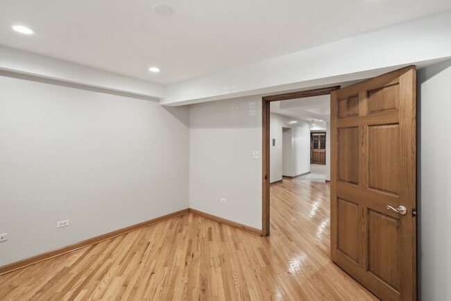 Building Photo - 5203 S Woodlawn Ave