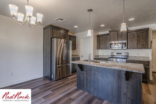 Building Photo - Move In Special - $500 Off First Months Re...