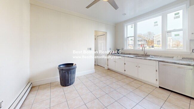 Building Photo - 11 Stanley Ave