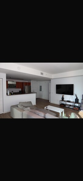 Building Photo - 300 S Biscayne Blvd