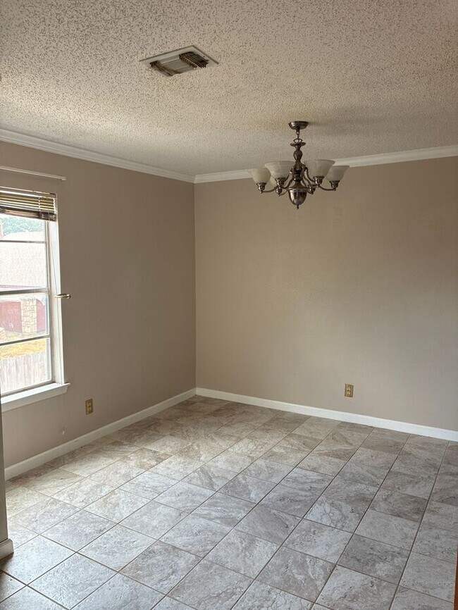 Building Photo - Stylish 1-Bedroom Home with Fireplace, Bal...