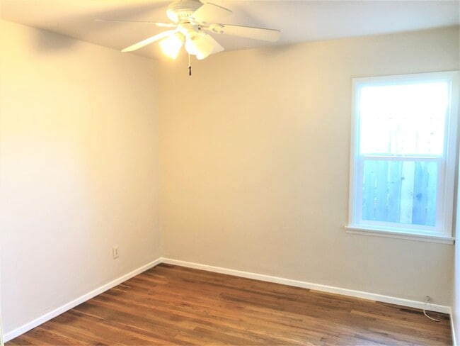 Building Photo - Cute, Cozy Cottage within Walking Distance of the Beach