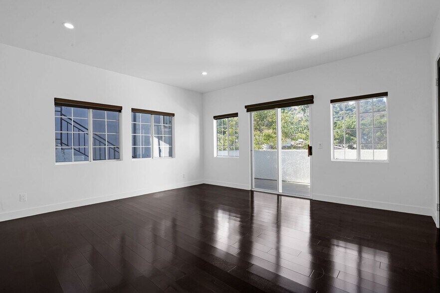 Building Photo - Experience Modern Luxury in this Stunning 4-Bedroom Smart Home in the Heart of 90027