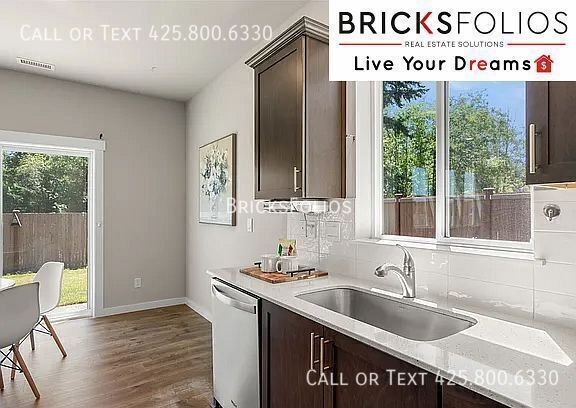 Building Photo - Captivating 5-Bedroom Home with Exceptional Features in Port Orchard.