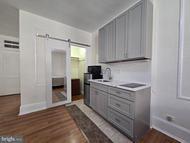 Building Photo - 1324 Locust St