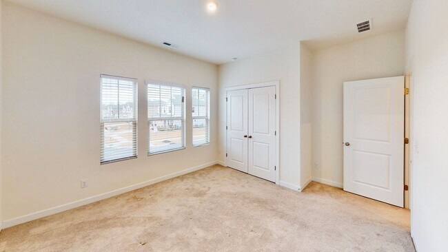 Building Photo - 4500 Collingham Dr