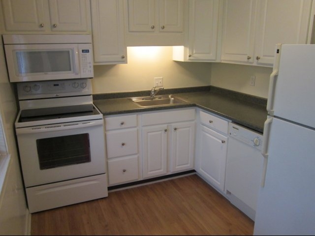 Kitchen - Neff Lane Apartments