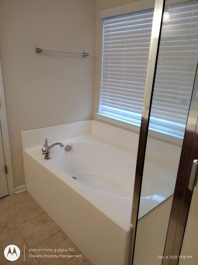 Building Photo - Beautiful 5 bedroom FOR RENT