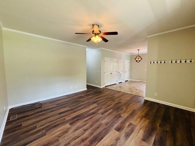 Building Photo - 3 Bedroom, 2 Bath House