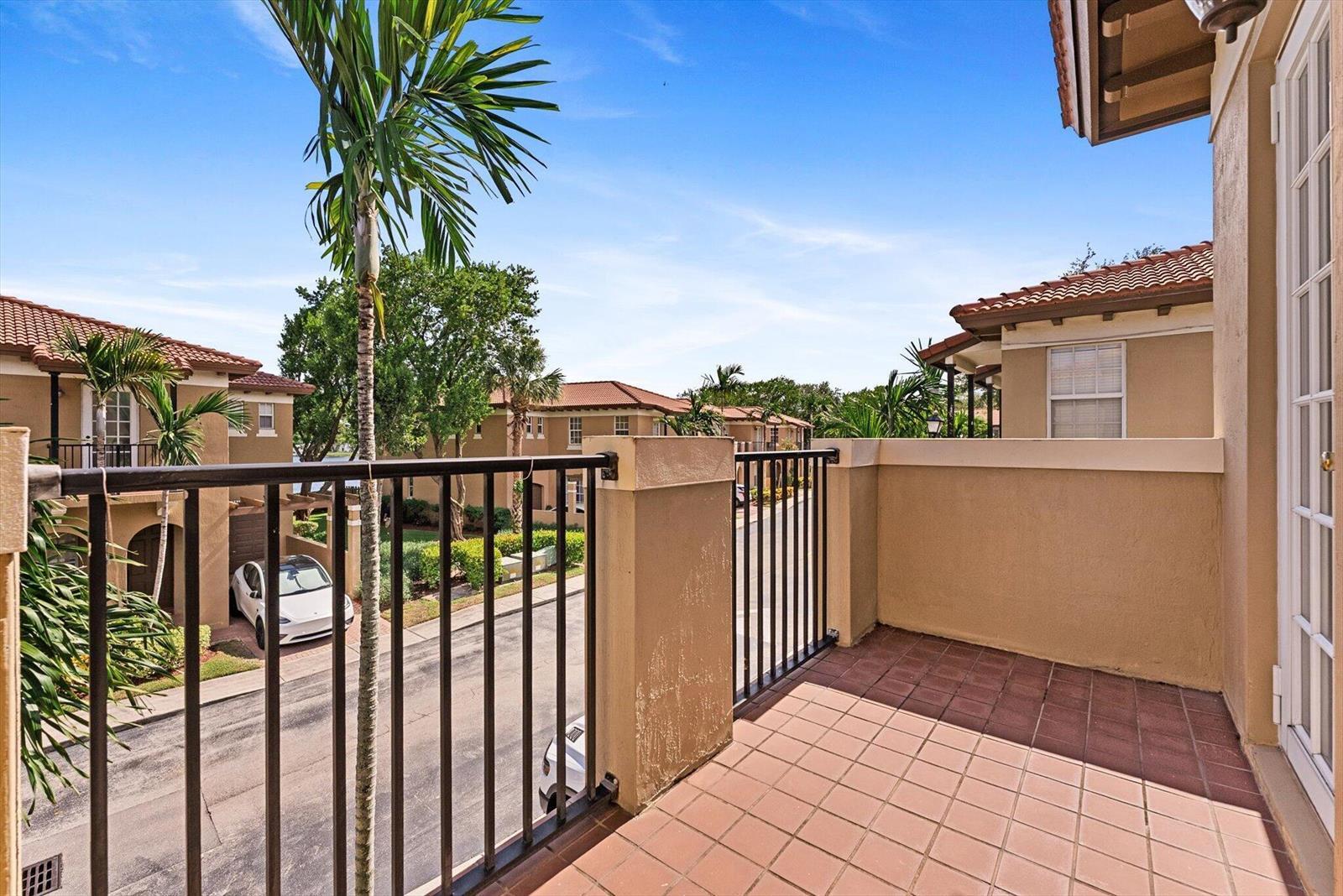 Building Photo - 6884 Julia Gardens Dr