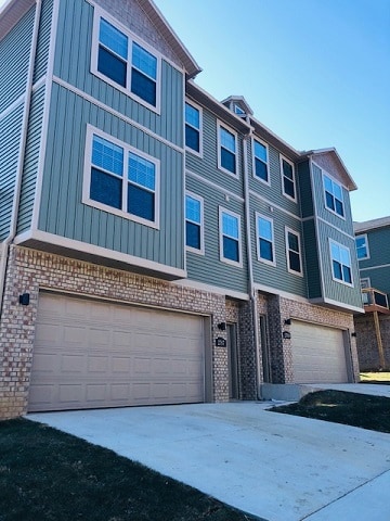 Building Photo - 2809 W Blackstone Crossing