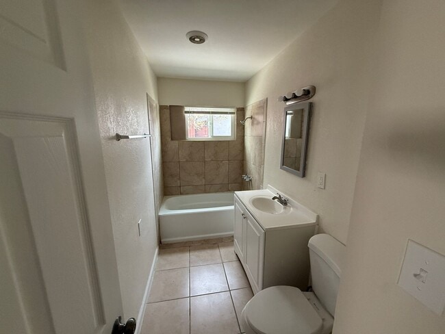 Building Photo - Affordable  3 bedroom house in Inyokern