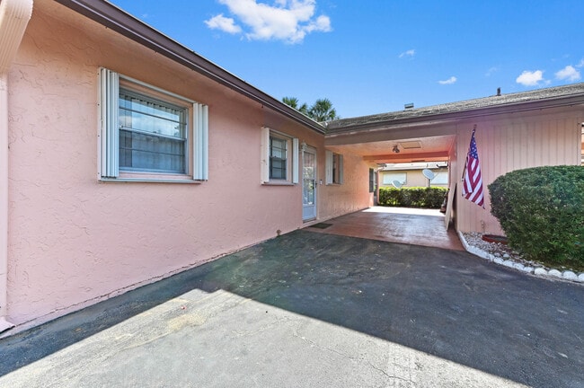 Building Photo - 357 Flamingo Ln