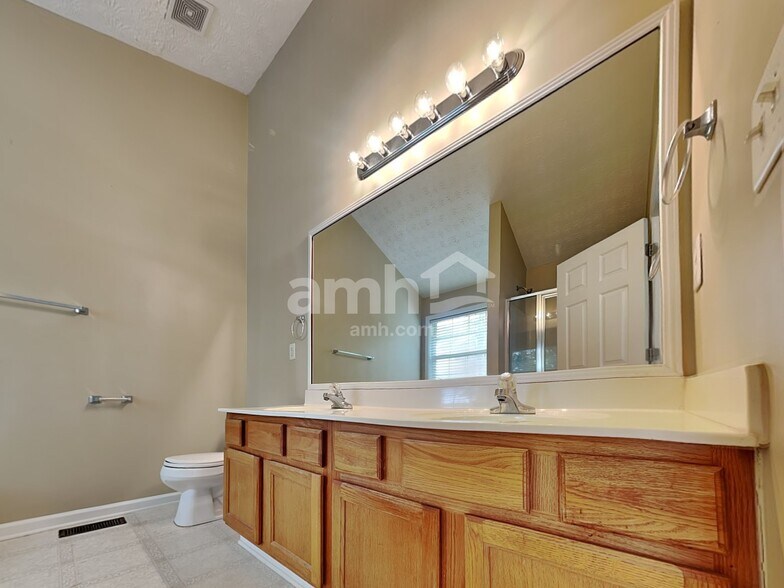 Building Photo - 3257 Tuggle Ives Dr