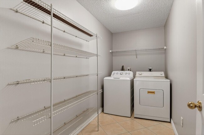 Building Photo - 4066 SW Canrady St