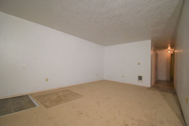 Building Photo - 3-Bedroom, 1-Bathroom Apartment in the Hea...