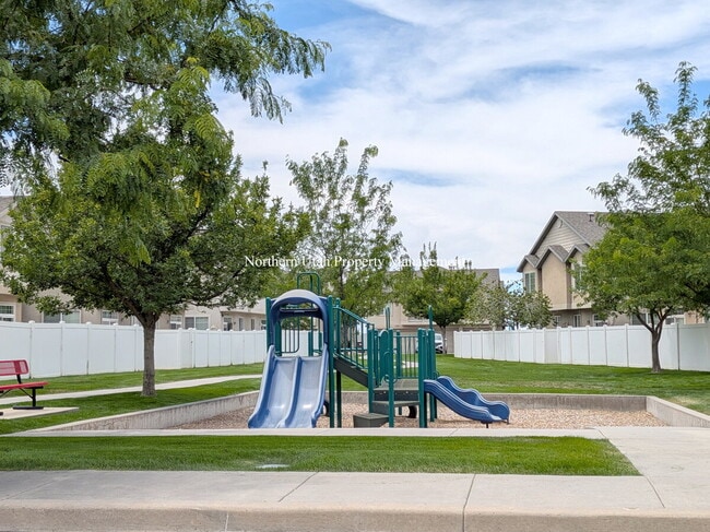 Building Photo - 2 Bed, 2 Bath, Garage, HVAC