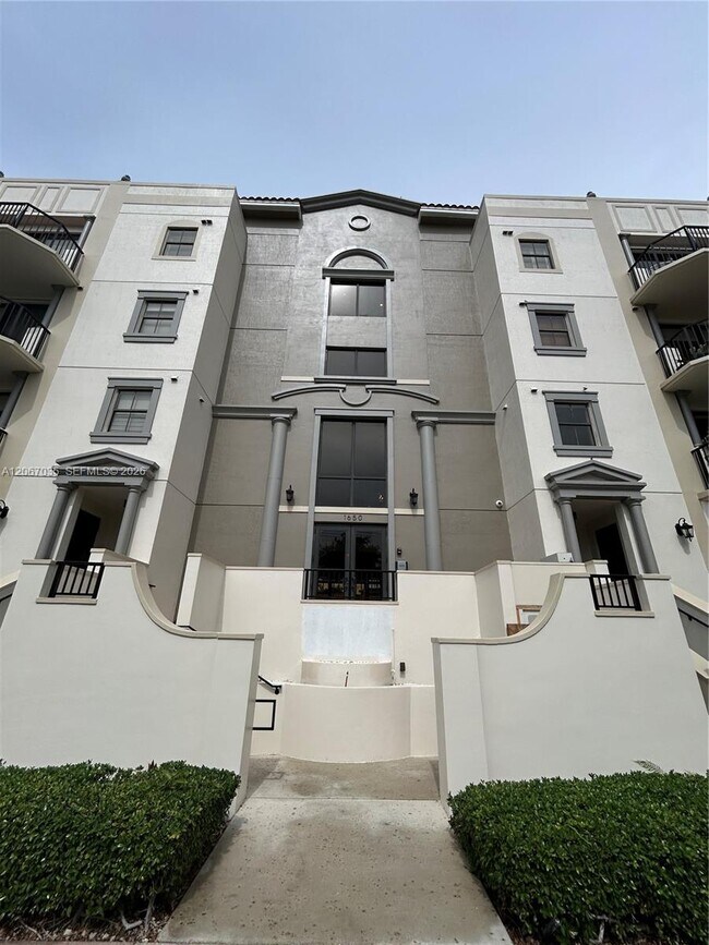 Building Photo - 1650 Galiano St