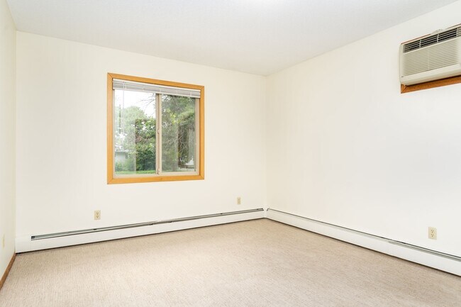 Building Photo - 4301 Valley View Rd